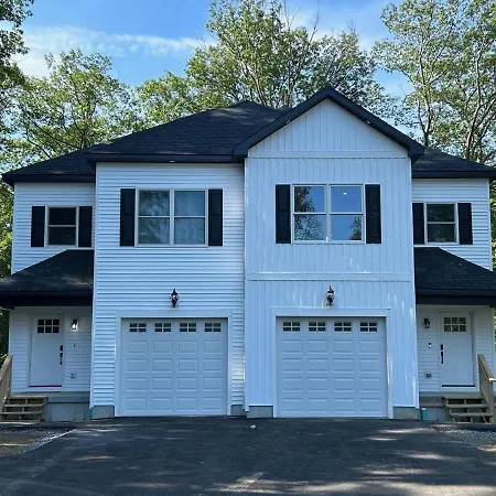 New 3 Bedroom - Thoroughbred Farm & Lake Views!
